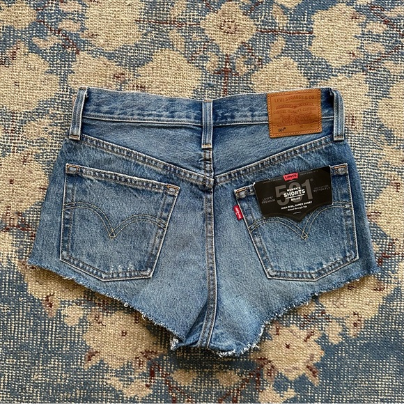 NWT Levi's 501 Micro Short 26 - Picture 5 of 6